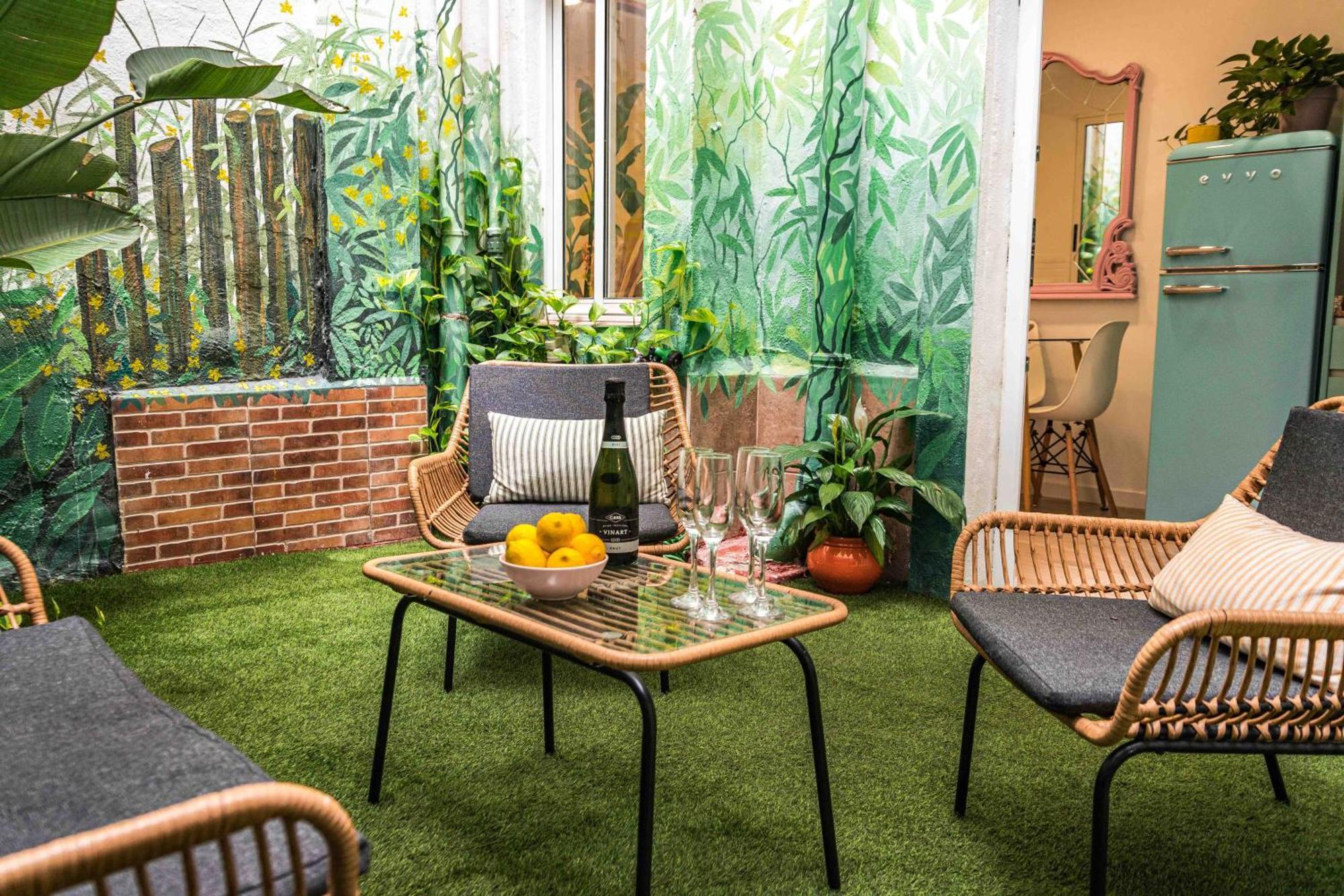 Artistic Flat Next To Ruzafa Welcome To The Jungle Valencia Exterior foto